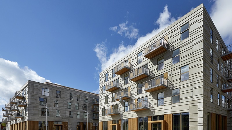 Foto af facaden på kanalvejshusene