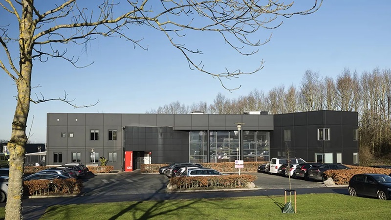 Foto af facaden på Oluf Palmes Allé 26