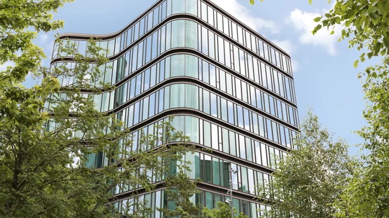 Foto af facaden på Bernstorfssgade/Kalvebod Brygge